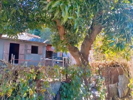 terrain arboré de 202 m2 viabilisé dans un quartier calme de l'entre deux