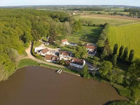 maison de luxe à vendre à manou : 978 500 € | 540m²