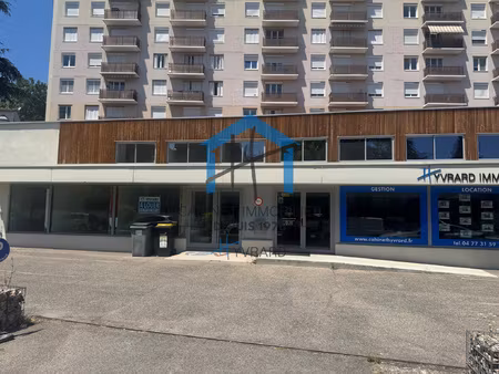 saint chamond - bon emplacement - local de 120m2 neuf avec p