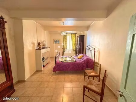 studio 4 pièces 98 m²