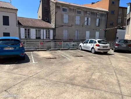 places de parking spacieuses   centre-ville