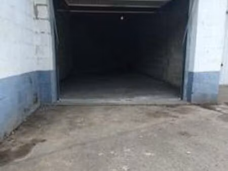 5 sur 5 immobilier - garage fermé - toit et porte renouvelés