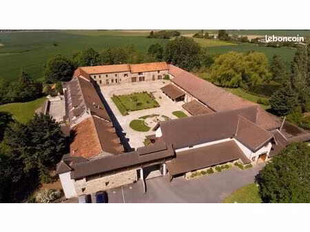 ferme 21 pièces 3 000 m²