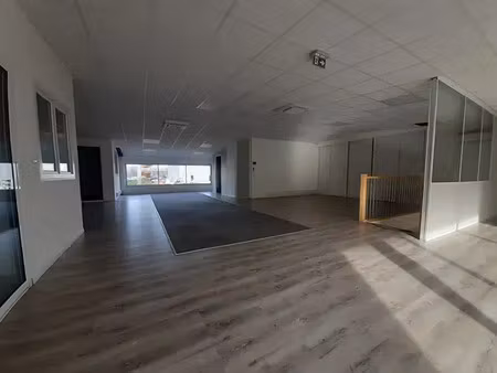 bureaux vide 212 m²