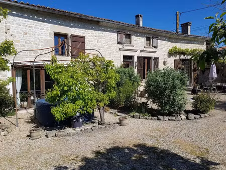 vente maison 3 pièces 185 m² à saint-georges-de-longuepierre (17470)  213 000 €