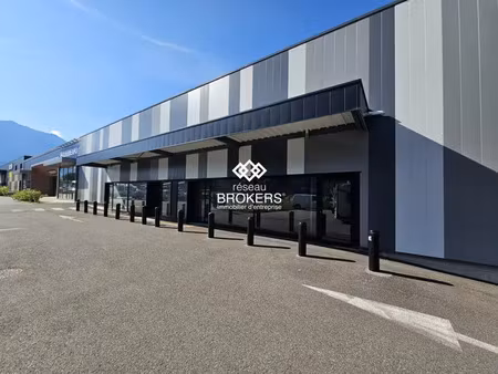 a saisir - superbes locaux commerciaux - faverges