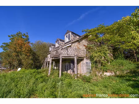 bien cachée avec une jolie vue !