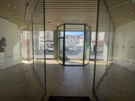 290 m2 de local commercial proche extra centre de beauvais