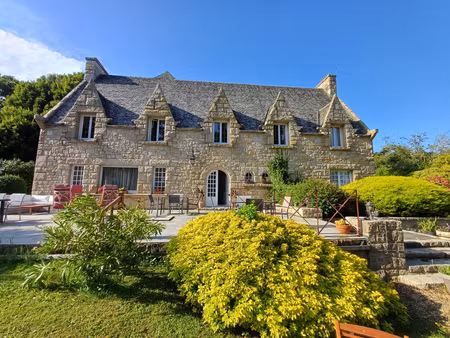 plouezoch  maison de maître sur un hectare de parc arboré avec maison de gardien.