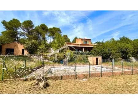 maison de 176m² sur un terrain boisé avec vue village caseneuve - 330 000€