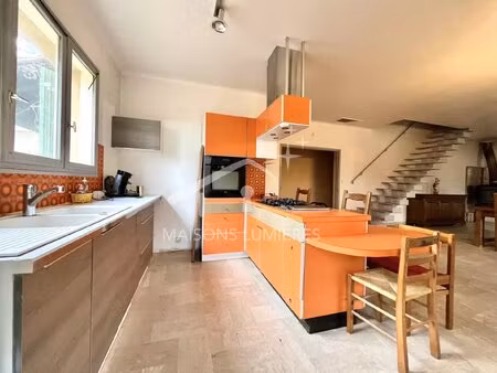 maison de 176m² sur un terrain boisé avec vue village caseneuve - 350 000€