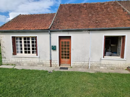 à vendre : maison de plain-pied à la celle-sur-nièvre  2 chambres  jardin
