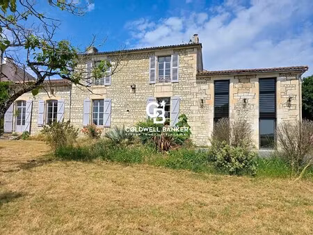 maison de caractère au cœur d'auzay