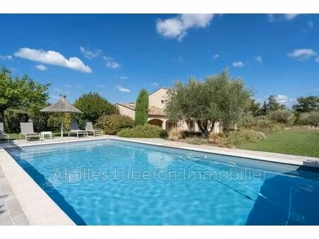 villa de 4 chambres de luxe en location eygalières  provence-alpes-côte d'azur