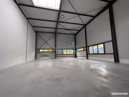 local bureaux 601 m²