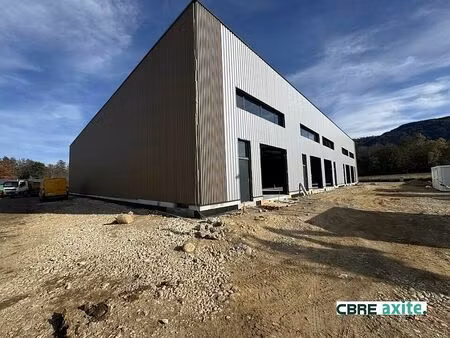 vente local d'activités saint beron 201 m²