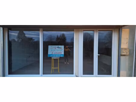 location local commercial 92m2 saintes 17100 - 750 € - surface privée