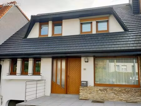 pavillon dans secteur prisée