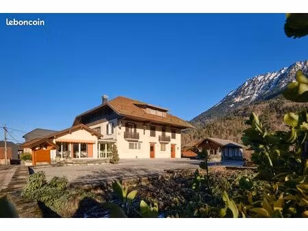 hotel  restaurant 630 m² faverges