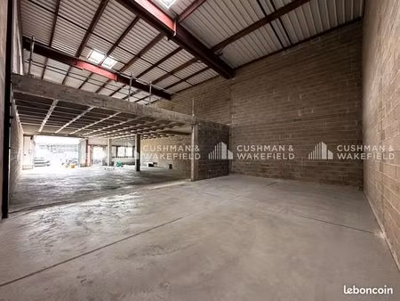 local d'activité 327 m²