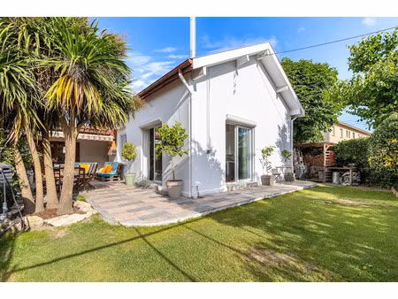 location meublée maison 3 pièces 80 m² à cenon (33150)  1 300 €