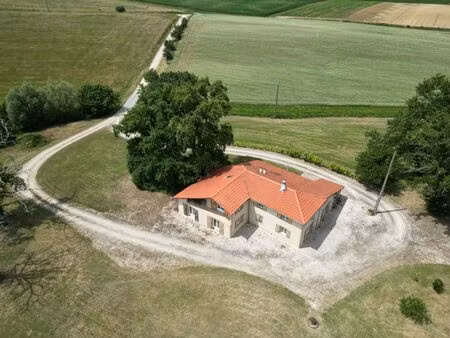 maison de campagne avec gîte à terminer