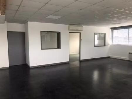 location bureau saint benoit 233 m²