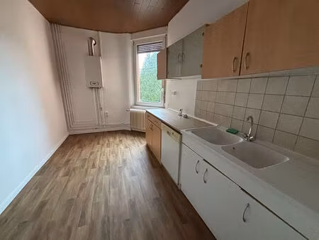 bel appartement 3 chambres avec parking  proche centre-ville de forbach