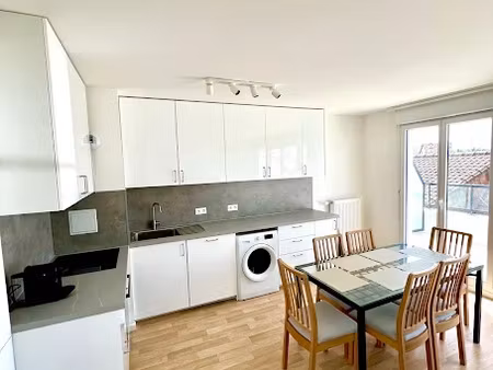 location meublée appartement 5 pièces 95 m² à bobigny (93000)  2 000 €