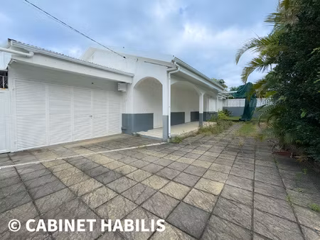 a louer - un local de 178 m2 environ - saint-joseph - 2 700