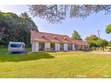 plain-pied avec dépendances et plus de 3000m²