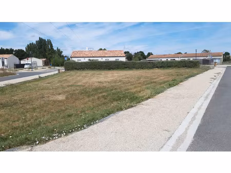 terrain a proximite des commerces et ecoles