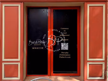 local professionnel rénové avec studio emplacement premium