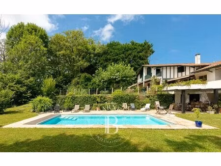ascain  maison de 285 m² au calme avec piscine