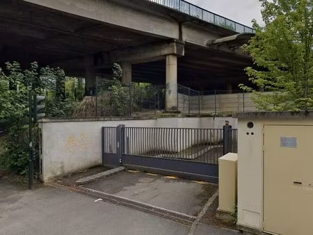 place de parking à bièvres  7/9 avenue de la gare