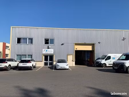 entrepôt mezzanine et bureau étage