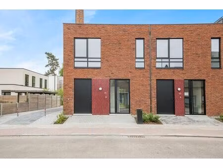 maison conviviale dans un environnement verdoyant