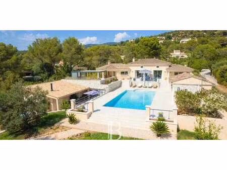 villa avec piscine roquebrune-sur-argens (83)