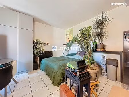 studio 1 pièce 25 m²