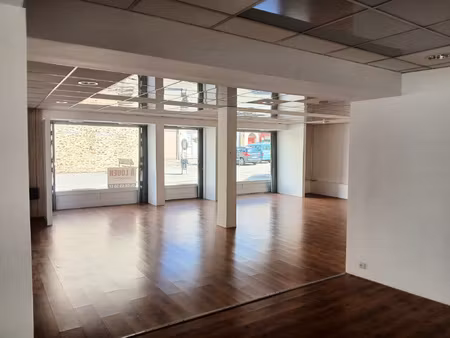 53 - craon local commercial 245 m2 a louer