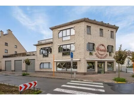 immeuble de rapport avec rez-de-chaussée commercial + 2 app