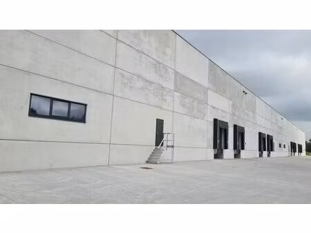 manage logistics 2.500 m²