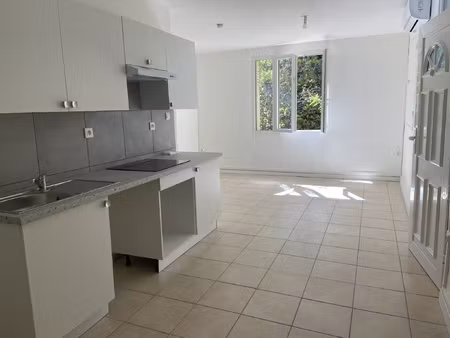 appartement 3 pièces climatisé en rez-de-chaussée