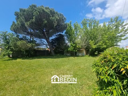 terrain 808 m²