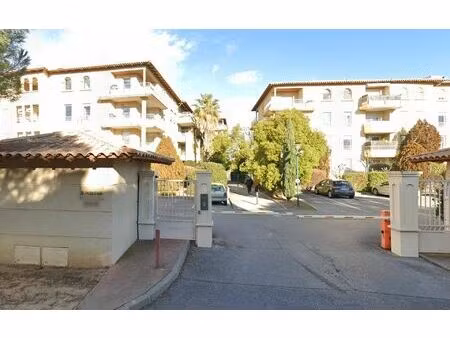 location stationnement  m² t- à lattes  75 €