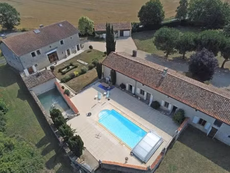 vente maison 5 pièces 252 m² à blanzay (86400)  452 600 €