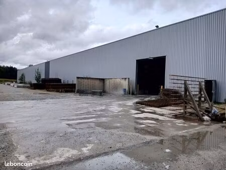 local 2000 m² étrelles