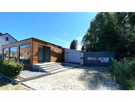 ensemble immobilier idéalement situé !!