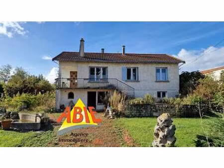 vente maison à damvix (85420) : à vendre / 240m² damvix