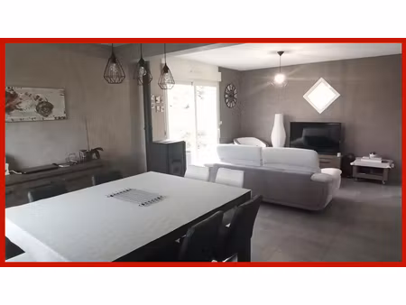 vente a proximité du centre et des commerces  4 chambres